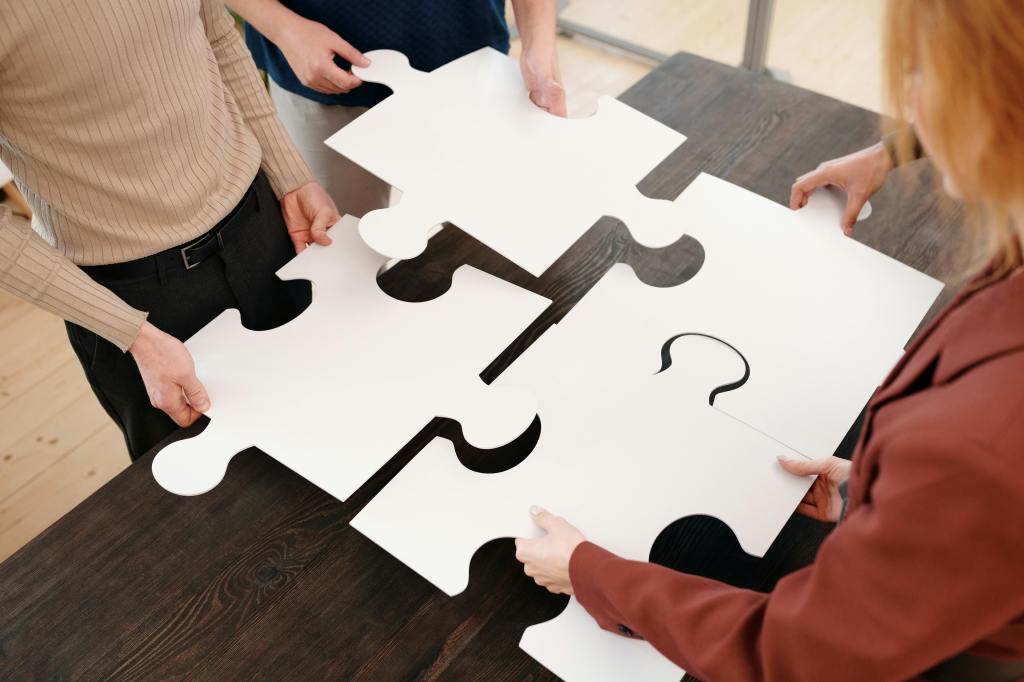 puzzle, putting the puzzle pieces together, teamwork, leadership